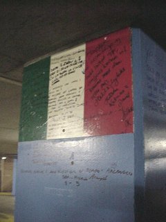 Ad ogni colonna una bandiera