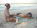 Una sessione di massaggio in spiaggia