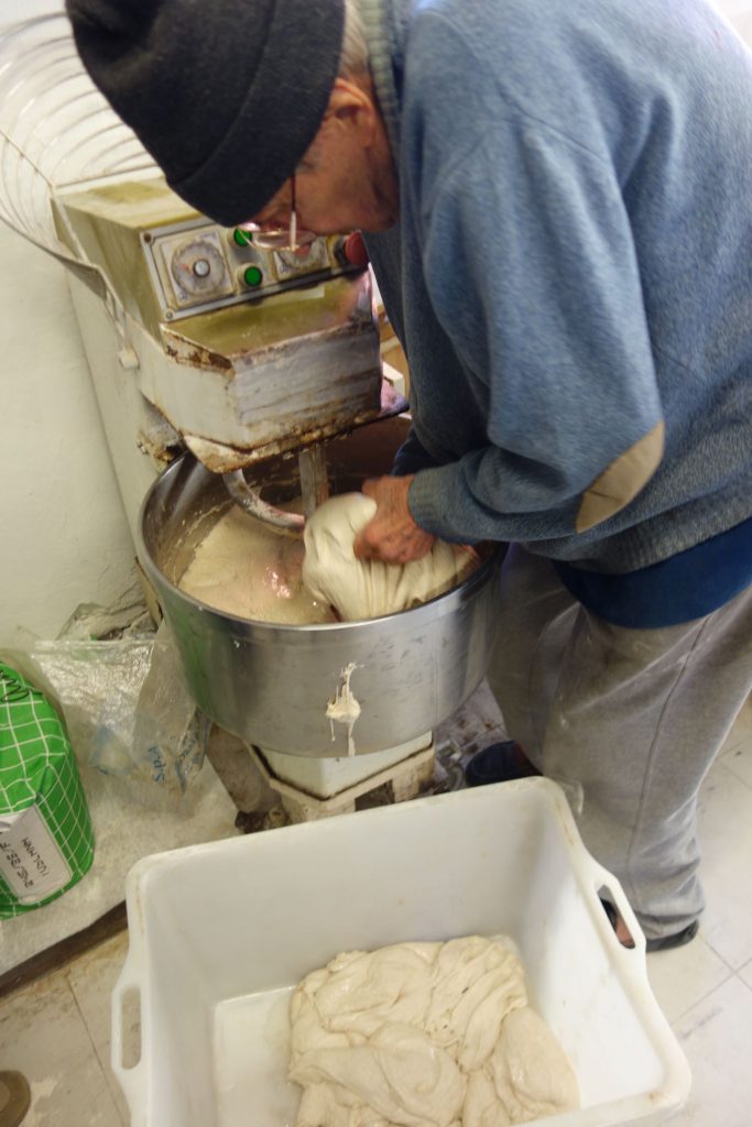 2-arnaldo-cavallari-fa-il-pane